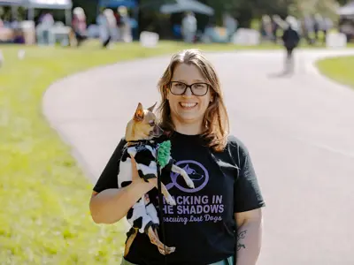 Tracking in the Shadows volunteer at Waggin' in the Woods event