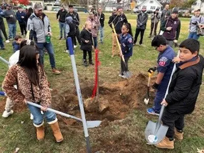 Kids planting a tree at Roosevelt Park