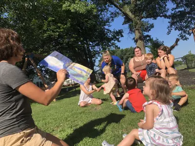 EEC staff reading to young kids