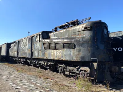 Photo of the GG-1 Penn Central #4882 at the NNYCRRM